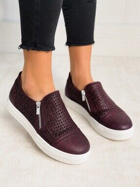 REPORT Slip-on Sneakers with side zipper